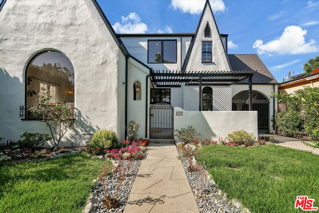 6627 Lindenhurst Ave