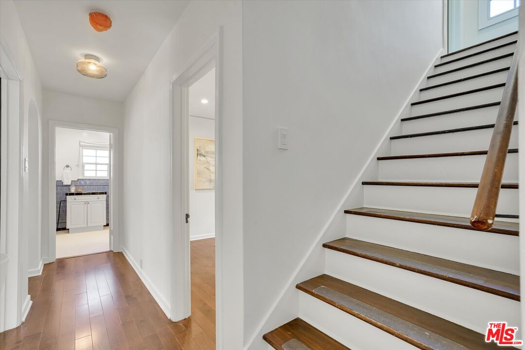 6627 Lindenhurst Ave