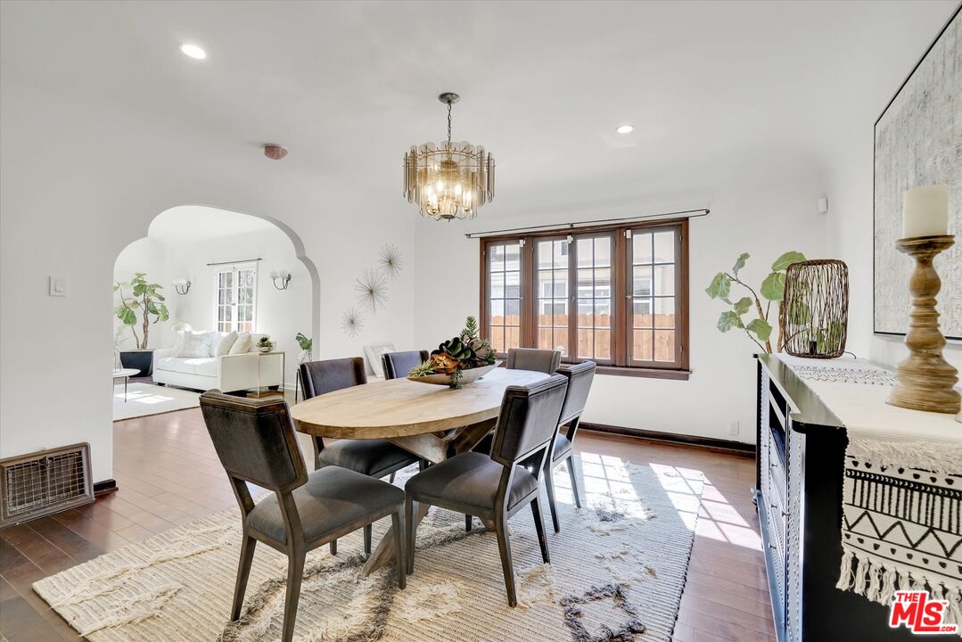 6627 Lindenhurst Ave