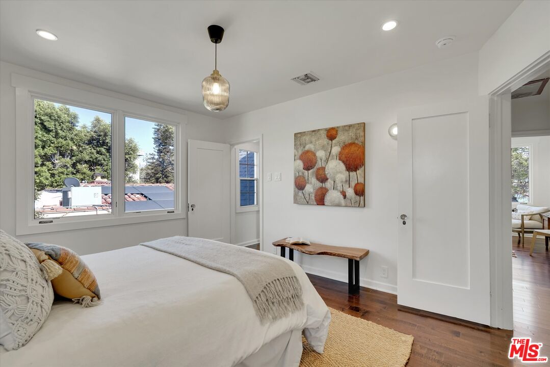 6627 Lindenhurst Ave