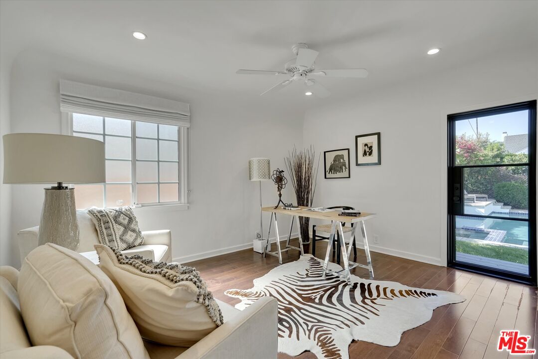 6627 Lindenhurst Ave