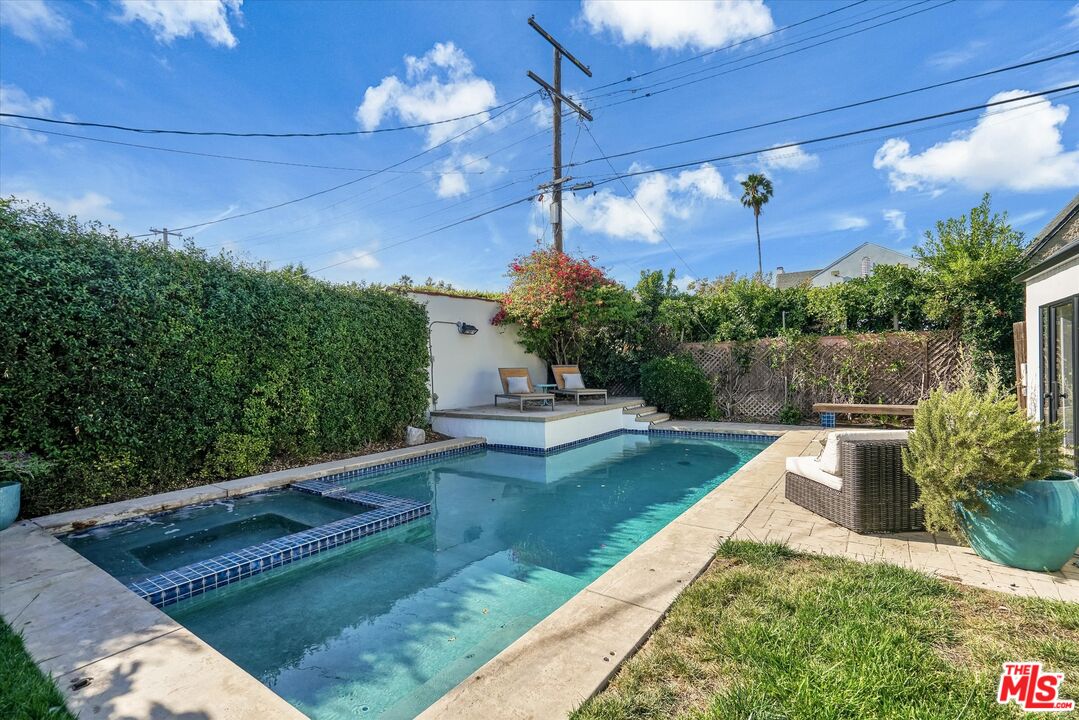 6627 Lindenhurst Ave