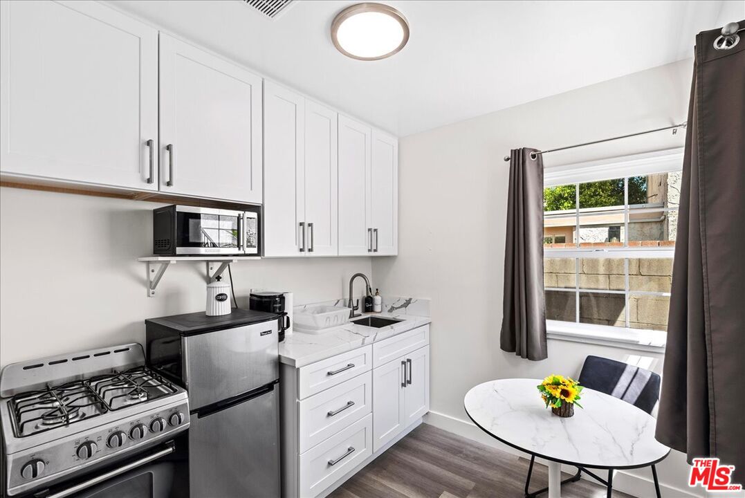 1165 Stanford St Unit: B