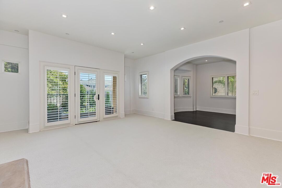 133 S Spalding Dr Unit: 201