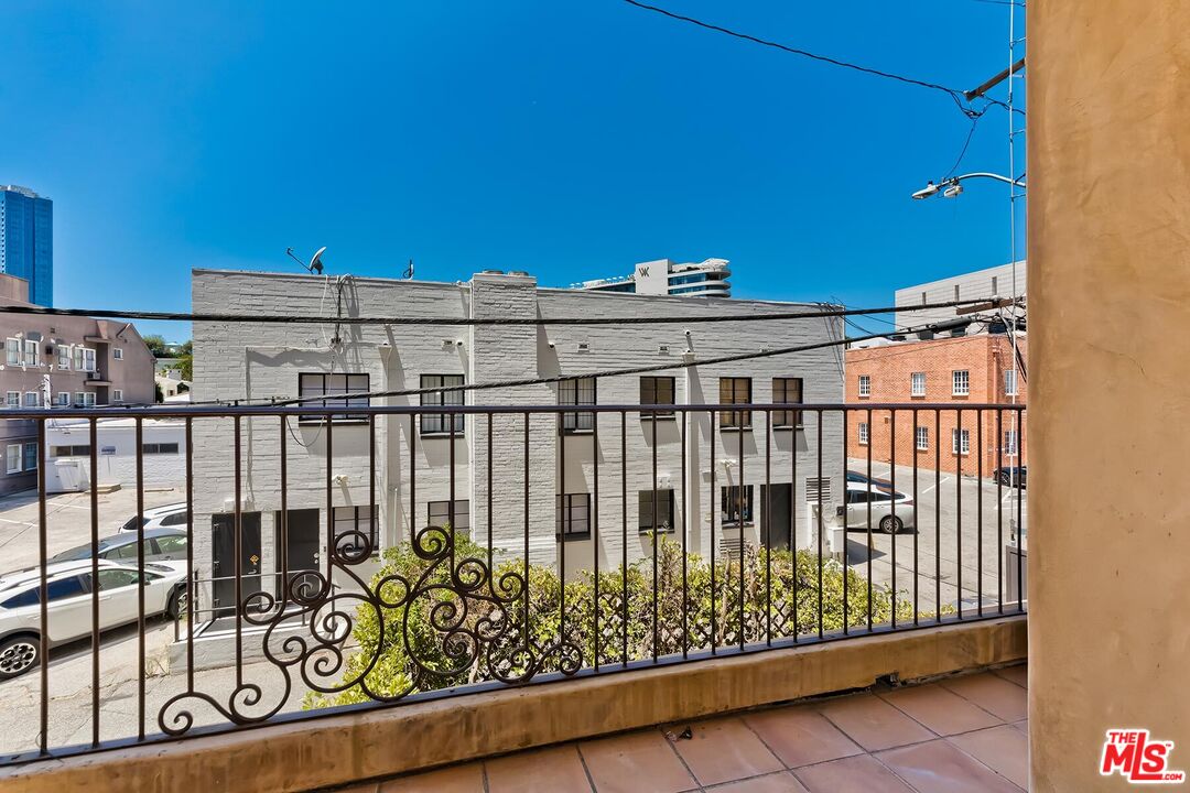 133 S Spalding Dr Unit: 201