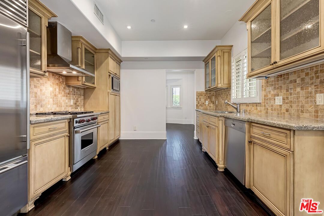 133 S Spalding Dr Unit: 201