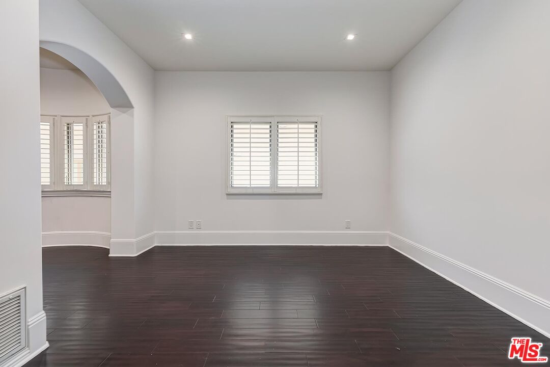 133 S Spalding Dr Unit: 201