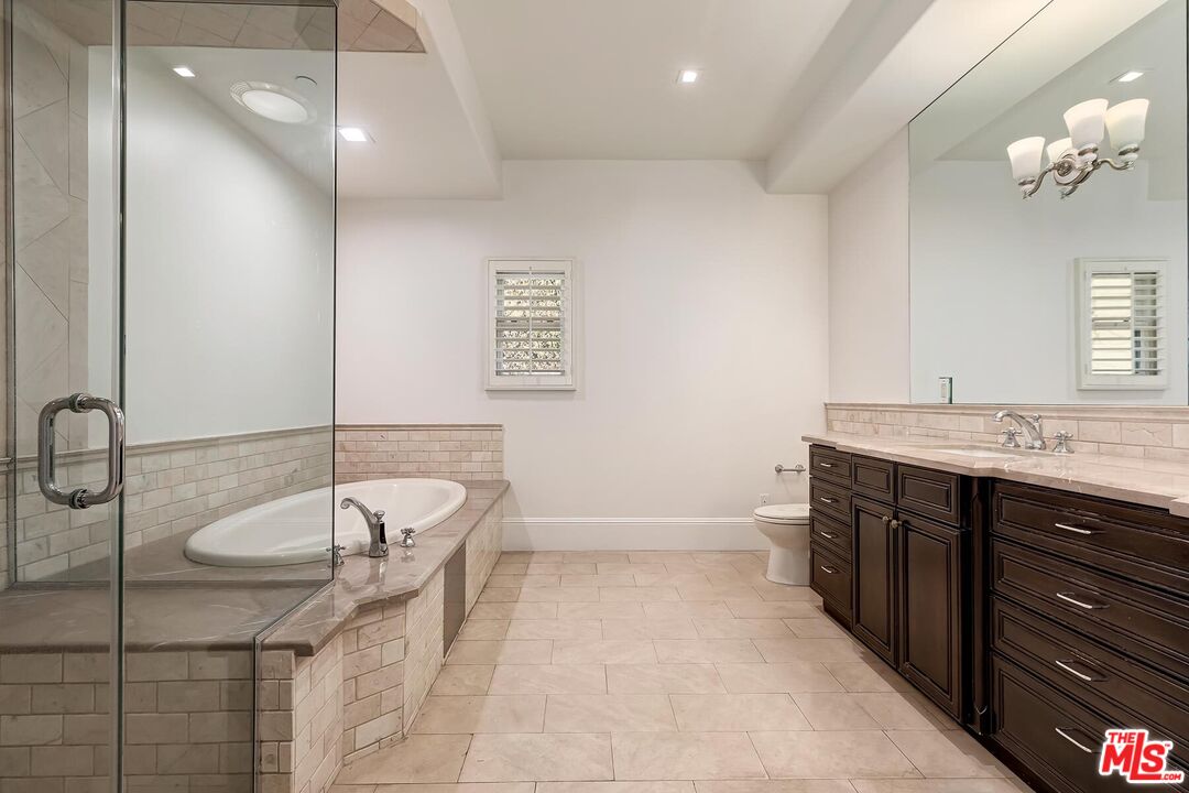 133 S Spalding Dr Unit: 201