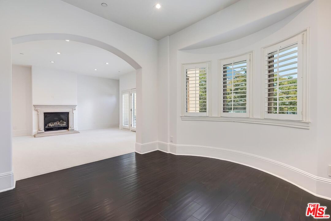 133 S Spalding Dr Unit: 201