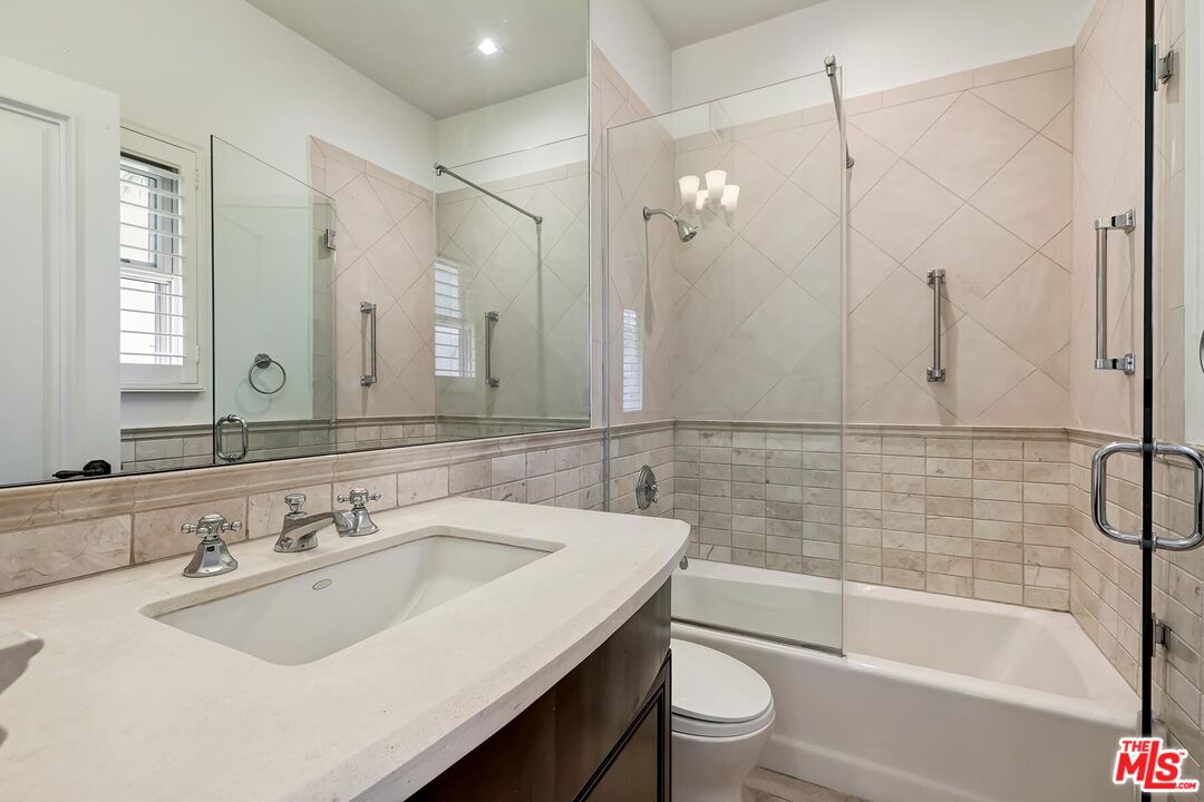 133 S Spalding Dr Unit: 201