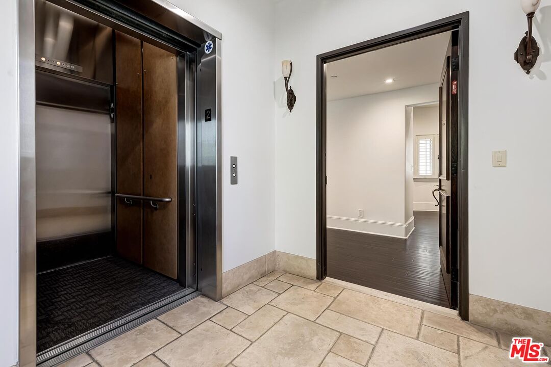 133 S Spalding Dr Unit: 201