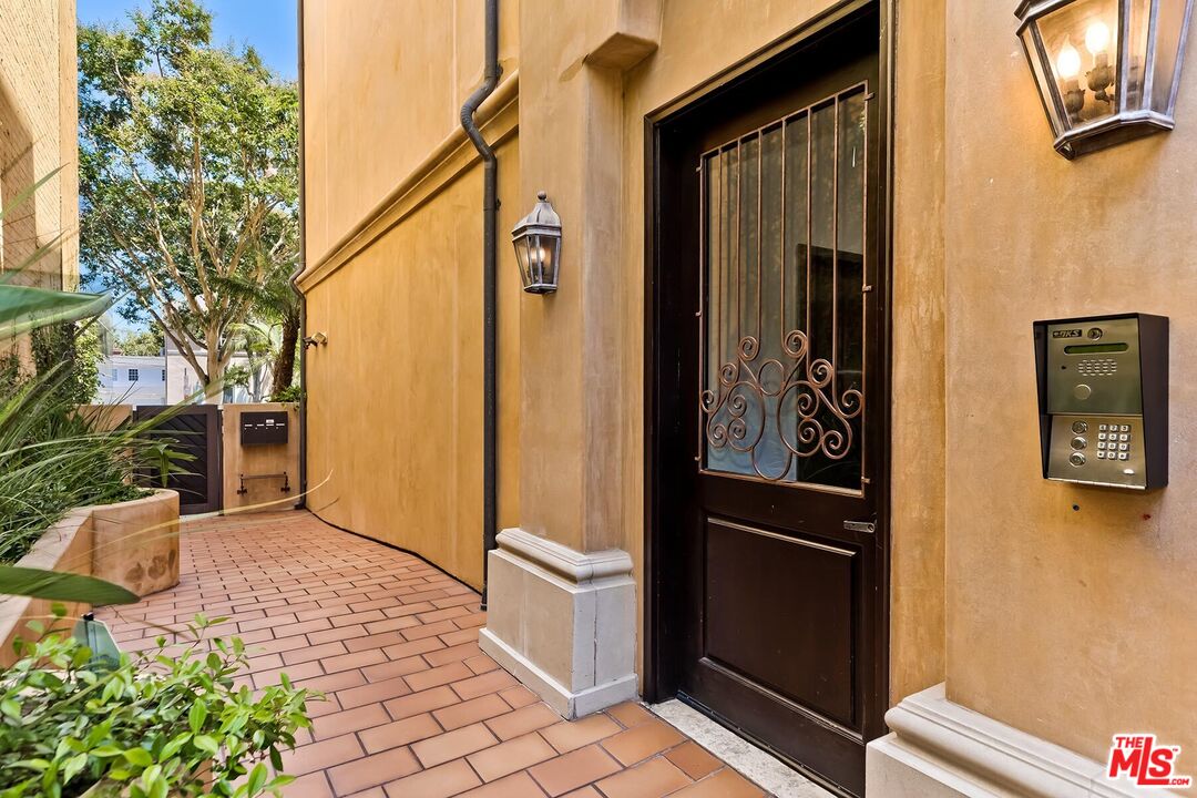 133 S Spalding Dr Unit: 201