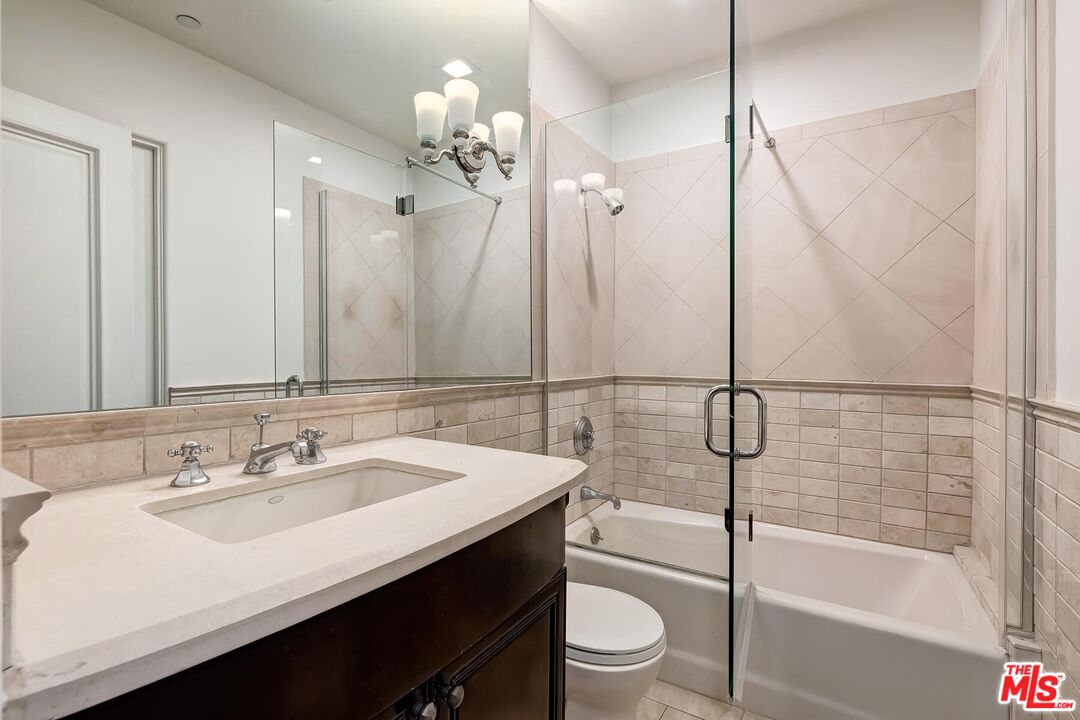 133 S Spalding Dr Unit: 201