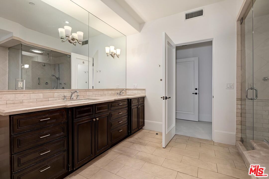 133 S Spalding Dr Unit: 201