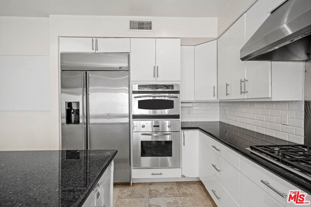 2311 Roscomare Rd Unit: 4