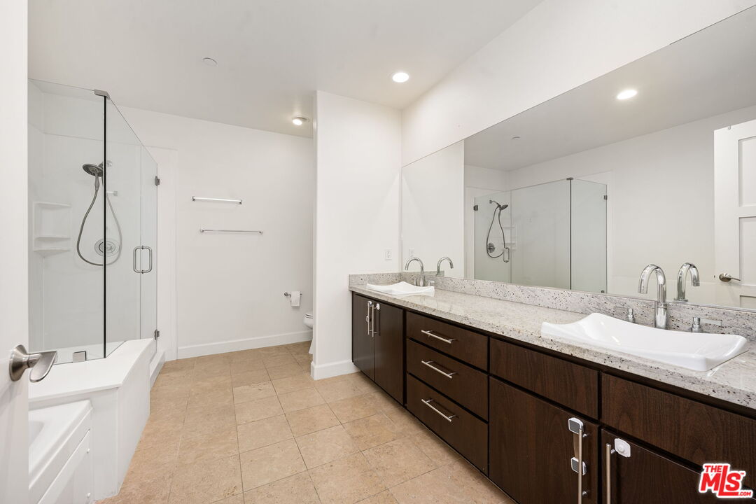 10878 Bloomfield St Unit: 308