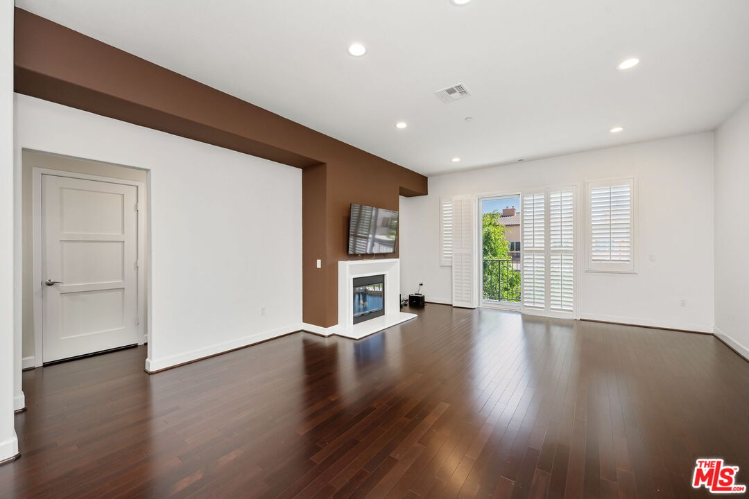 10878 Bloomfield St Unit: 308