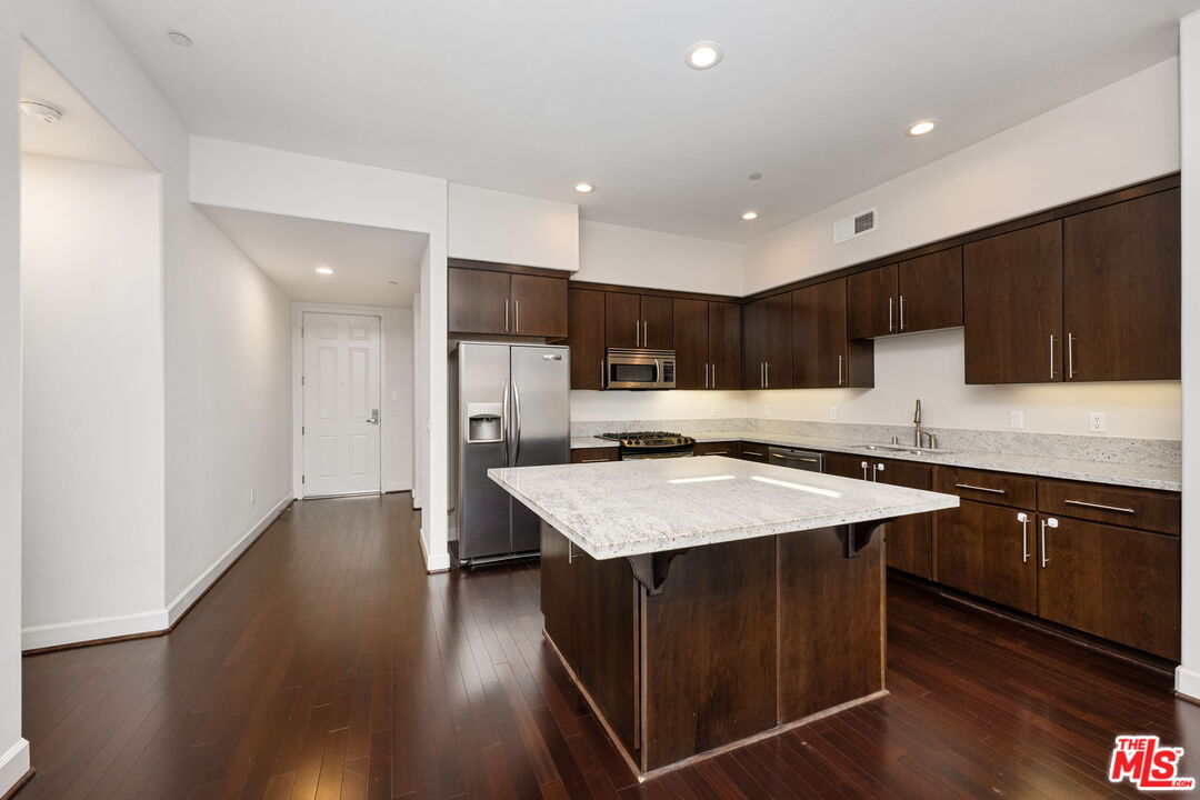 10878 Bloomfield St Unit: 308