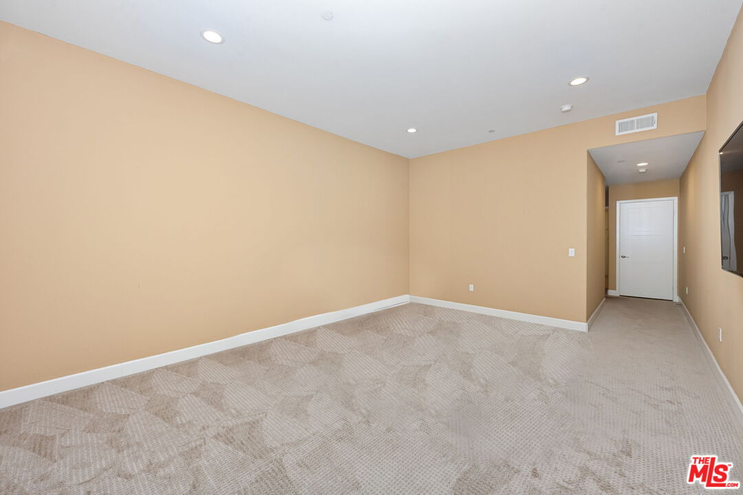 10878 Bloomfield St Unit: 308