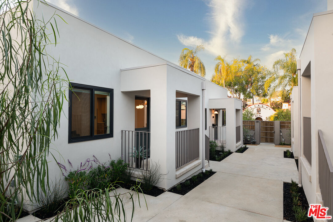 2016 Vista Del Mar St