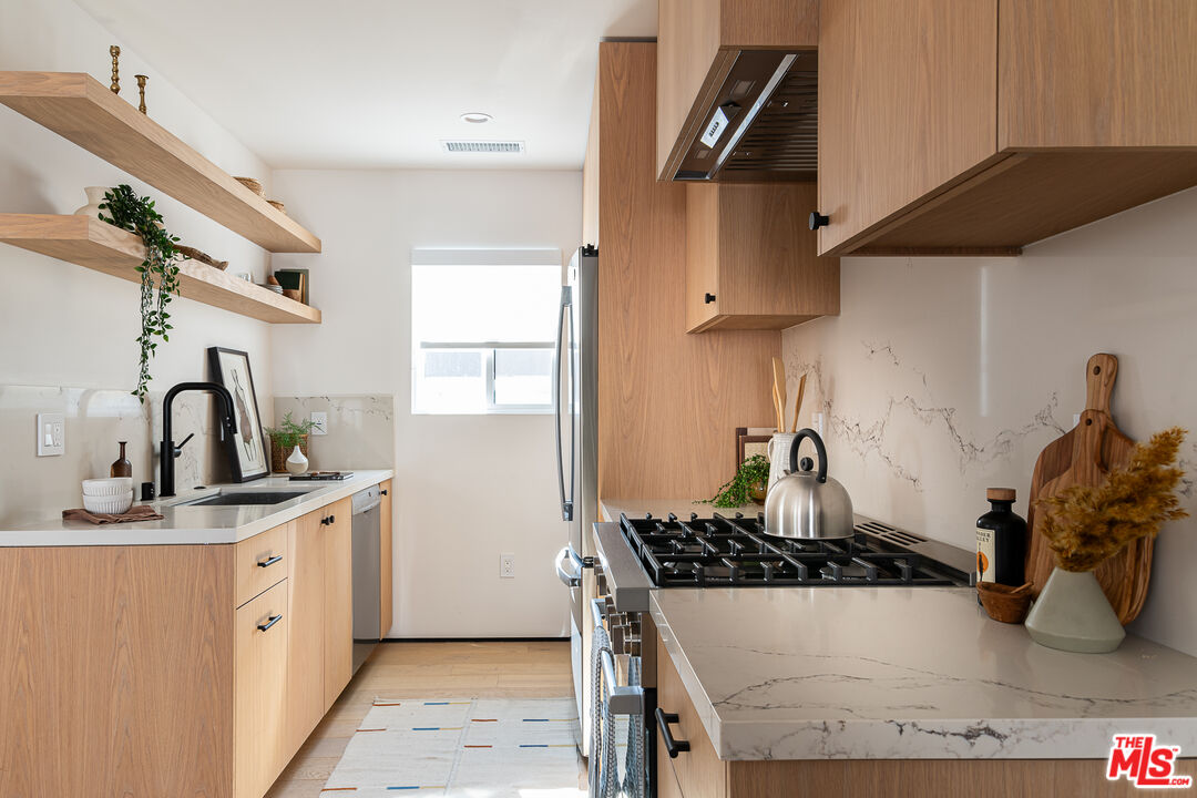 2016 Vista Del Mar St