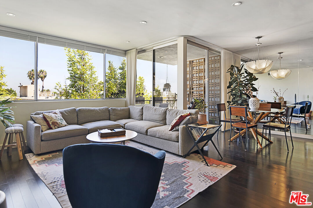 1550 N Laurel Ave Unit: 304