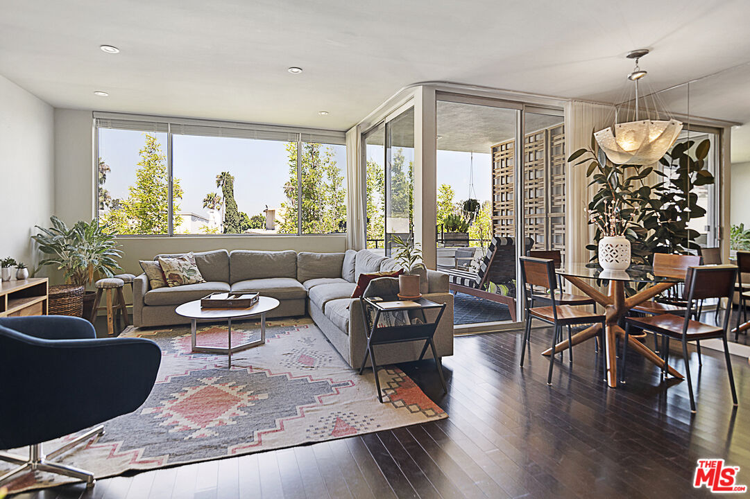 1550 N Laurel Ave Unit: 304