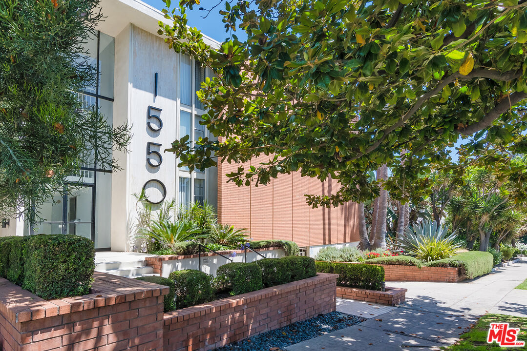 1550 N Laurel Ave Unit: 304