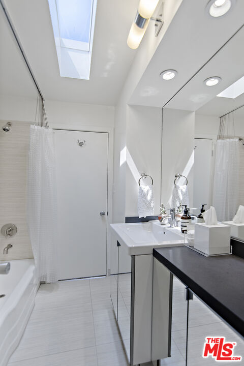 1550 N Laurel Ave Unit: 304