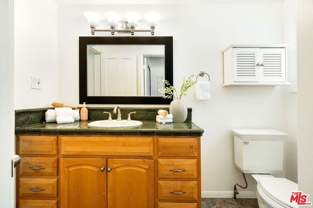 3661 Willowcrest Ave