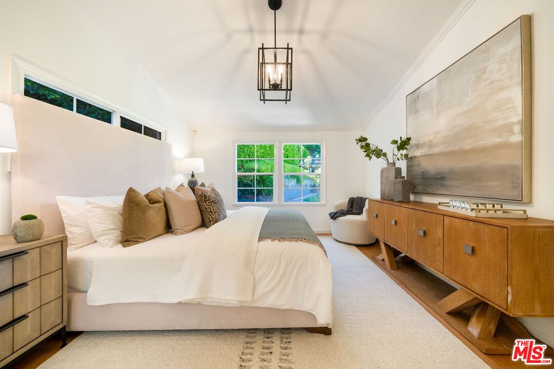 3661 Willowcrest Ave