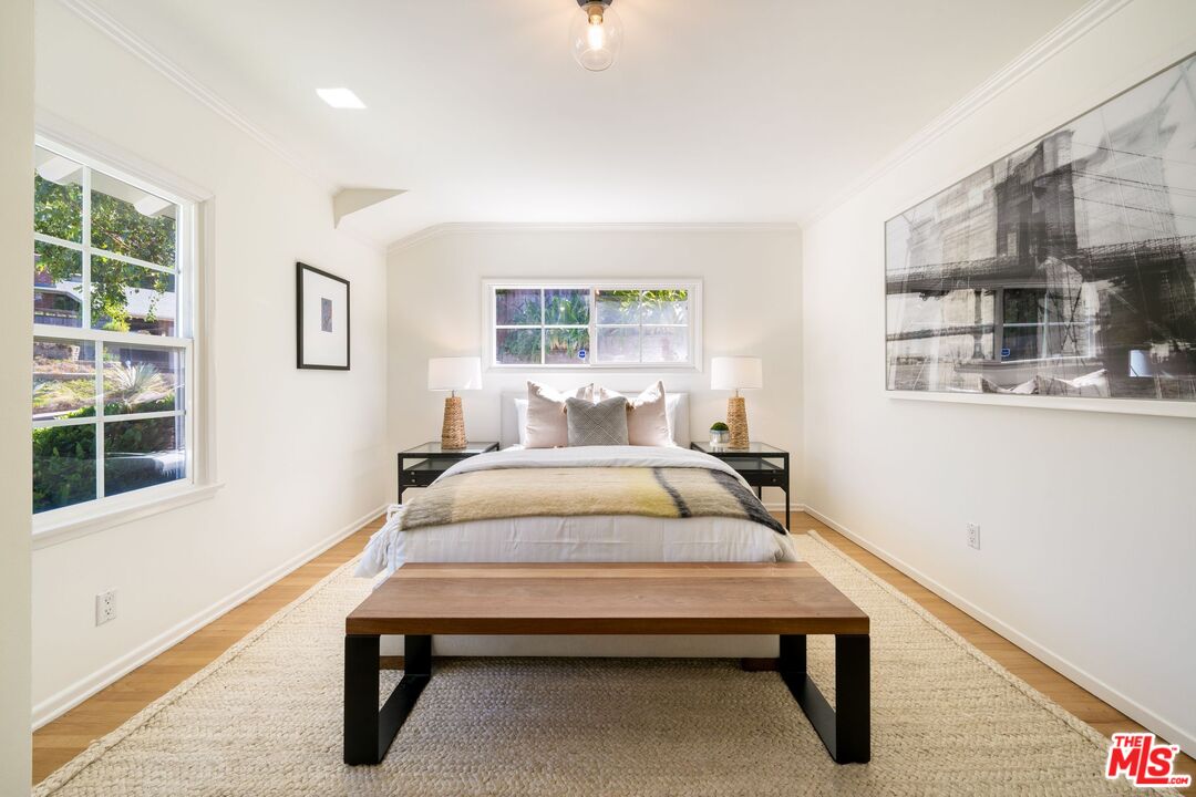 3661 Willowcrest Ave