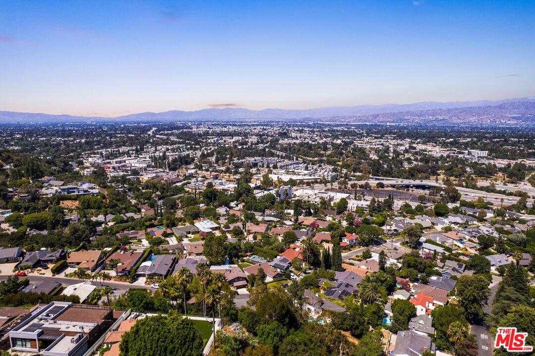 3661 Willowcrest Ave