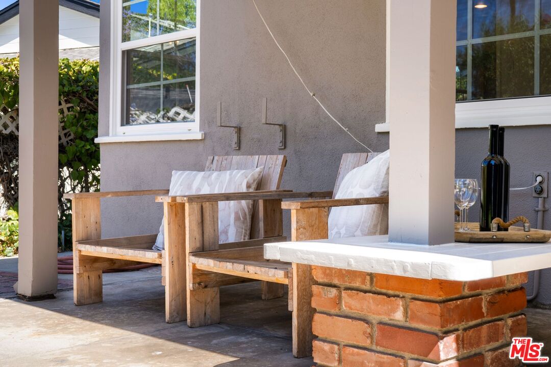 3661 Willowcrest Ave