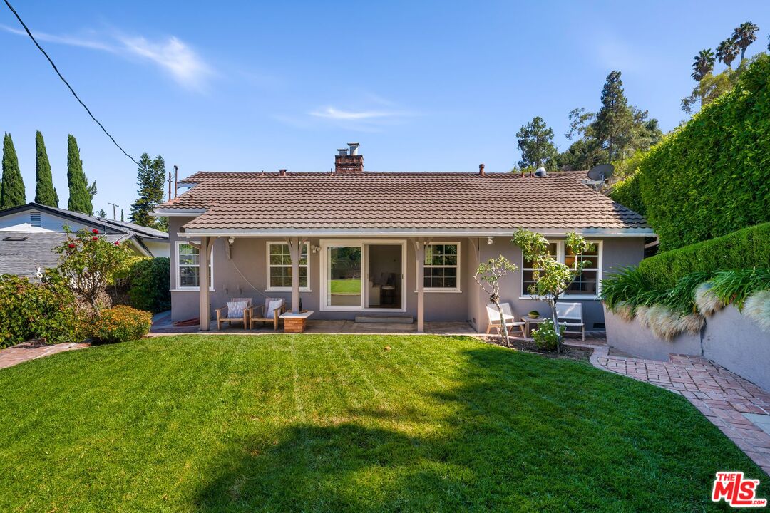 3661 Willowcrest Ave