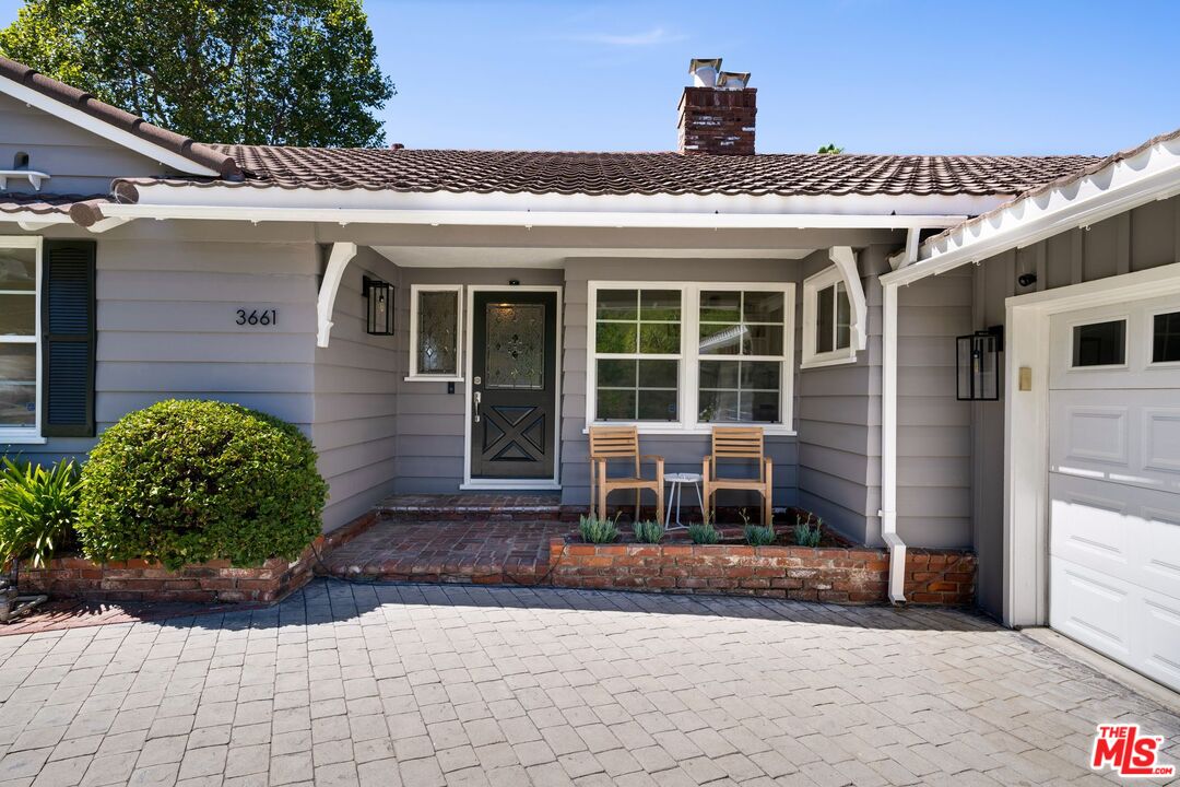 3661 Willowcrest Ave