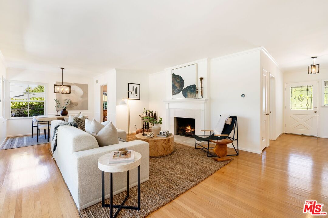 3661 Willowcrest Ave