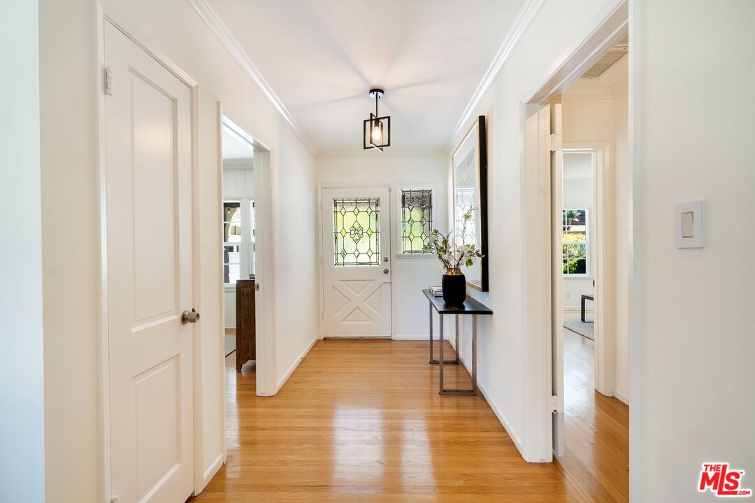 3661 Willowcrest Ave