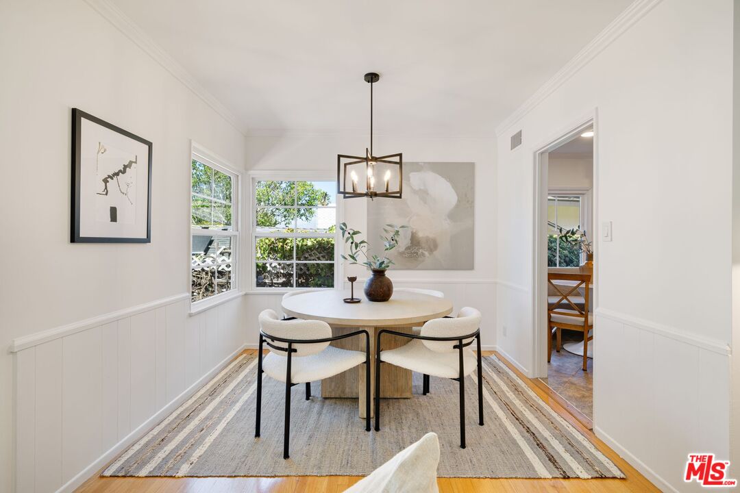 3661 Willowcrest Ave