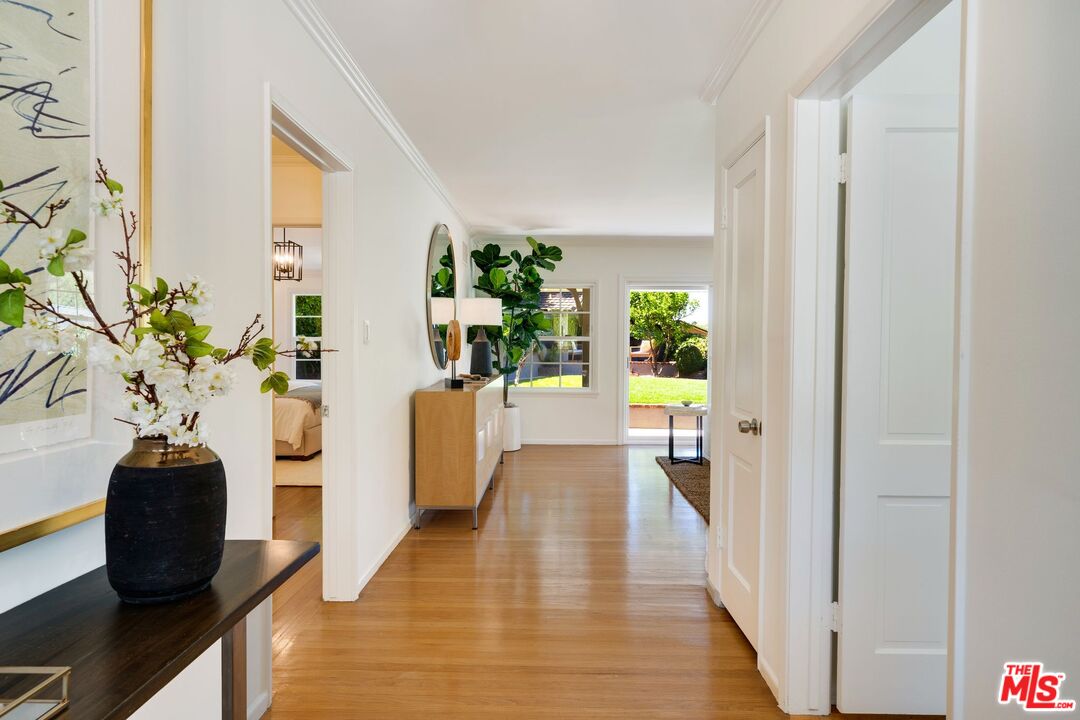 3661 Willowcrest Ave