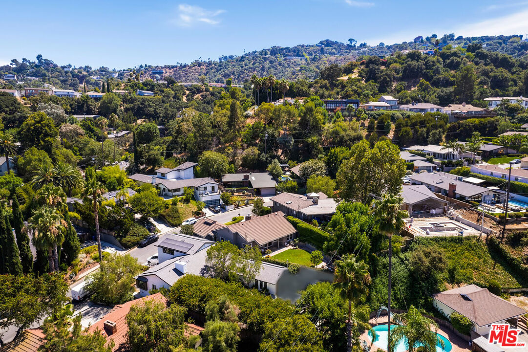 3661 Willowcrest Ave