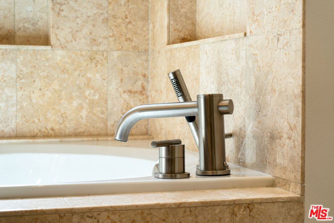 3661 Willowcrest Ave