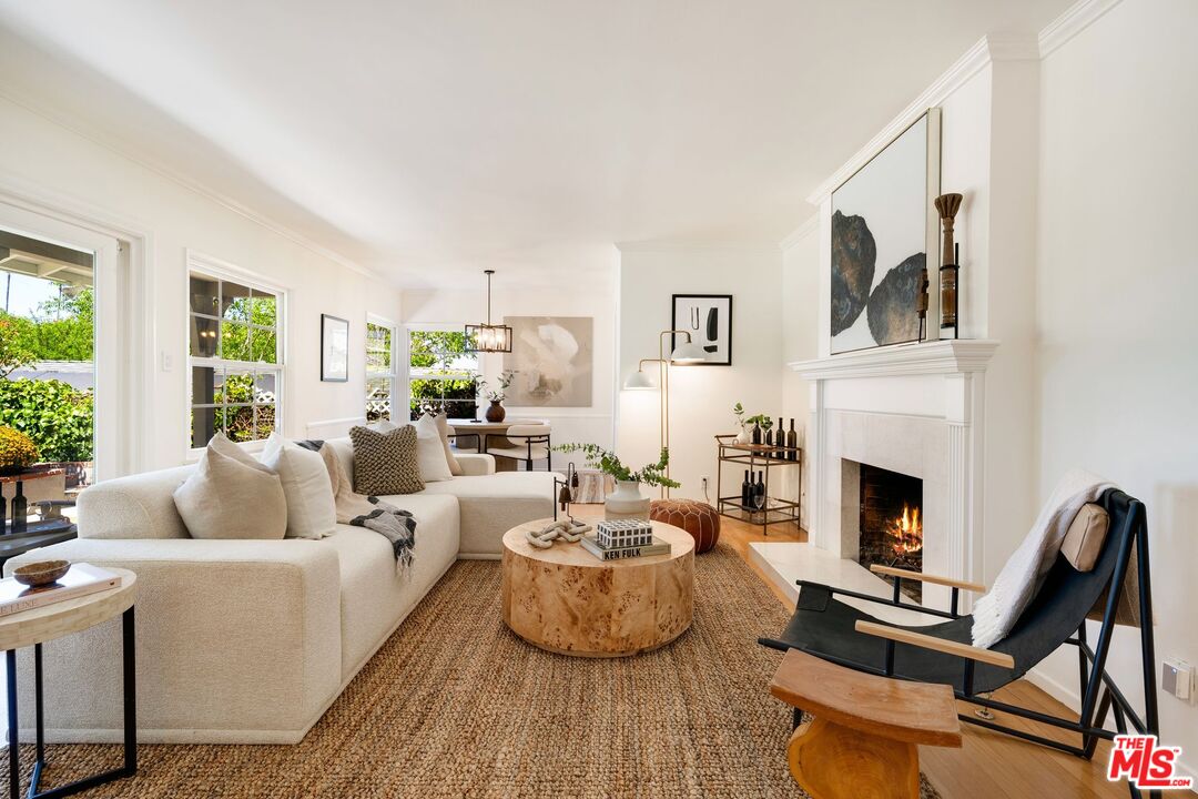 3661 Willowcrest Ave