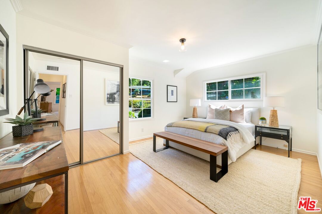 3661 Willowcrest Ave