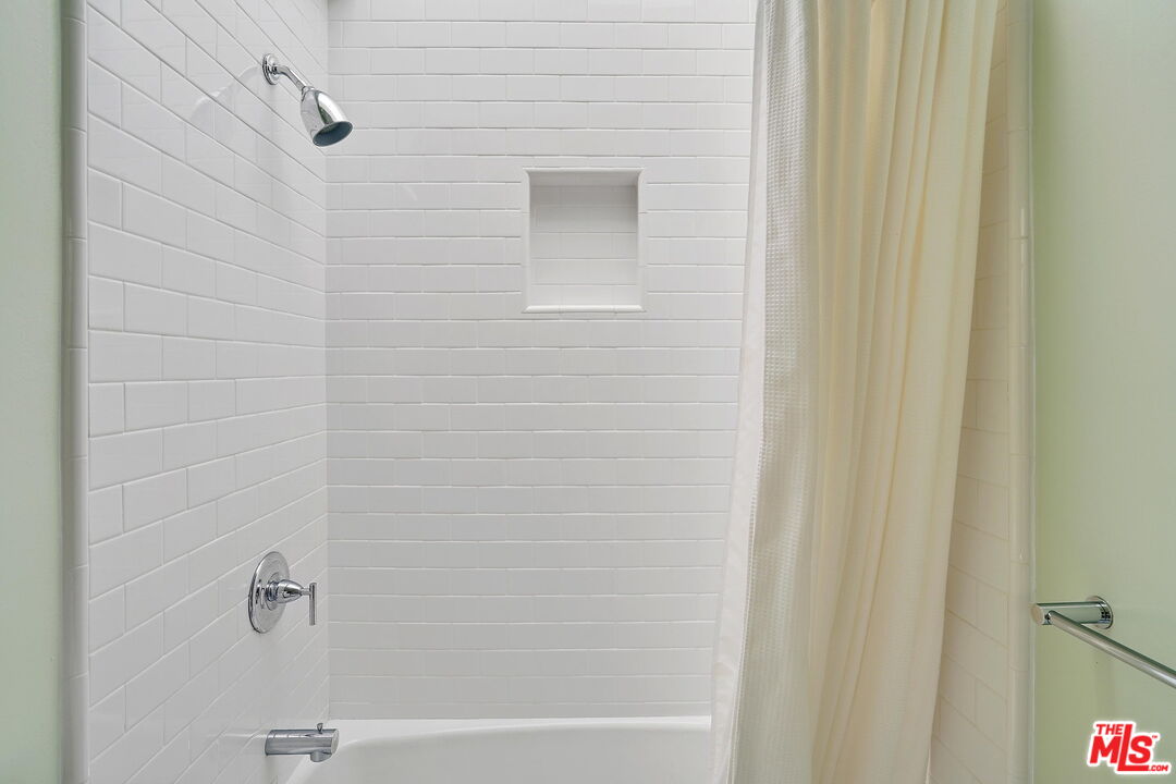 11915 Gorham AVE Unit: 8