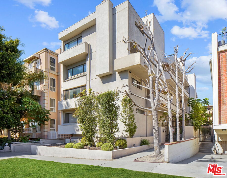 11915 Gorham AVE Unit: 8