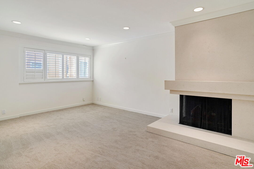 11915 Gorham AVE Unit: 8