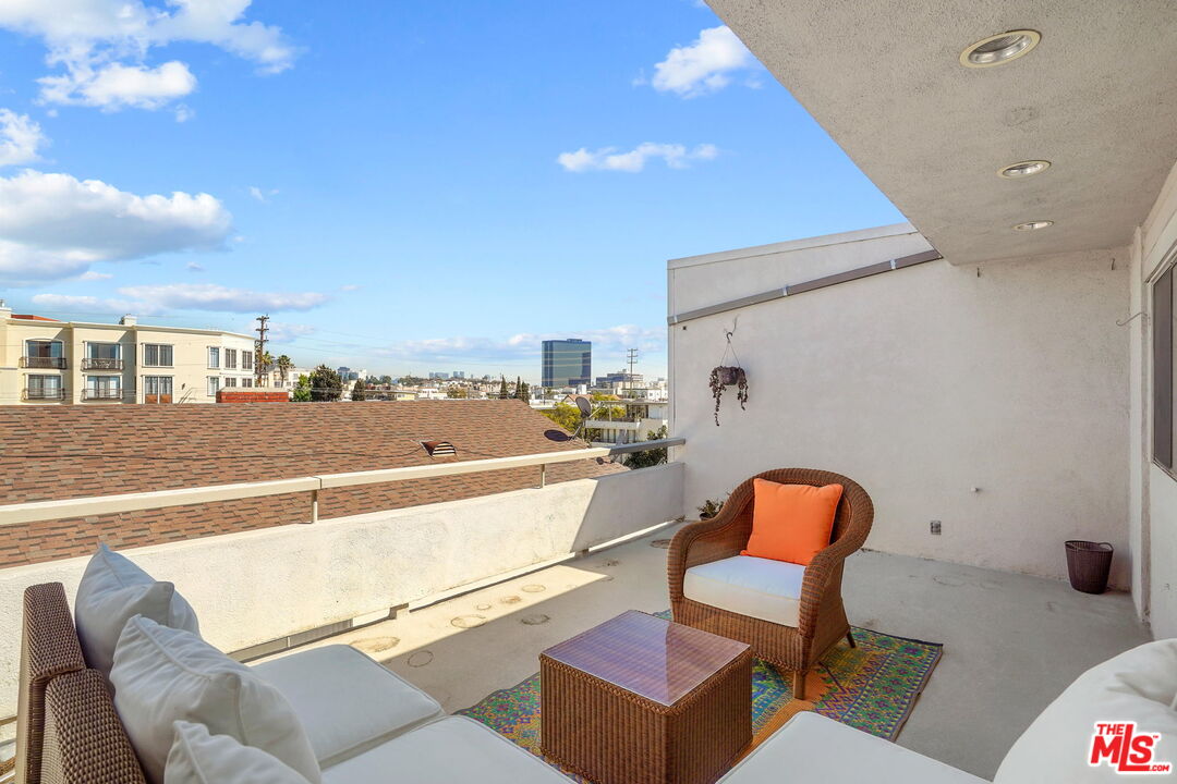 11915 Gorham AVE Unit: 8