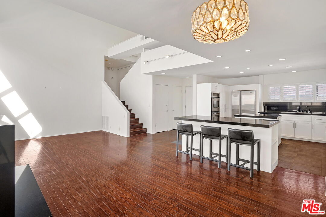 11915 Gorham AVE Unit: 8