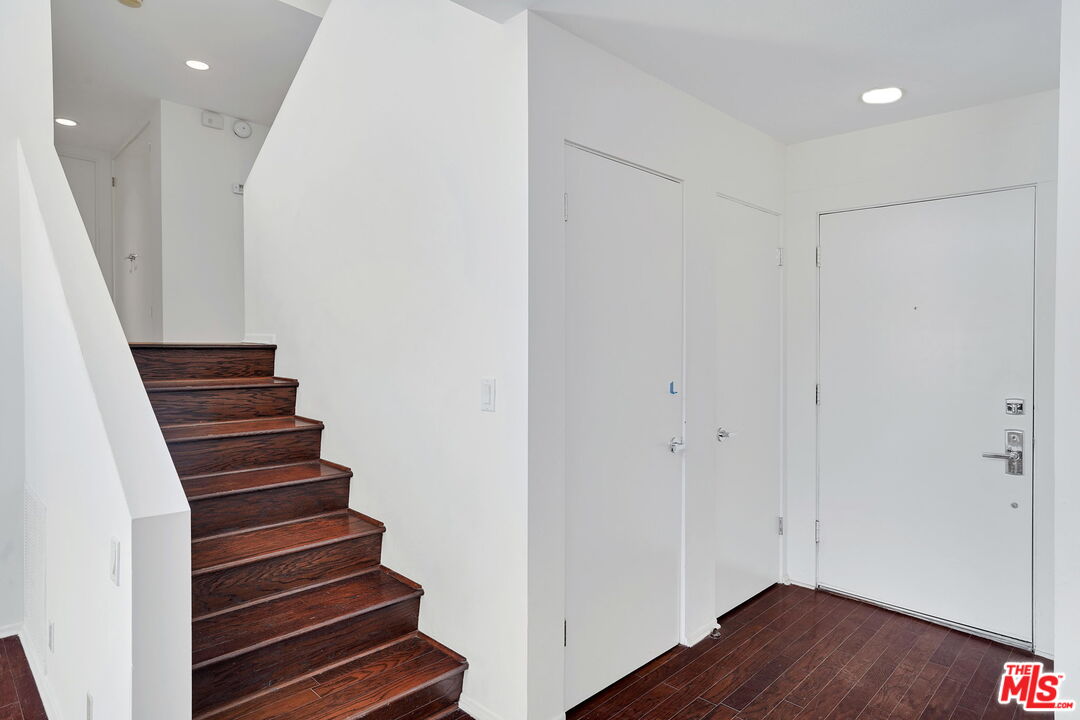 11915 Gorham AVE Unit: 8